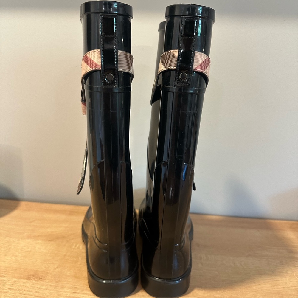 Burberry Rain Boots - Picture 5 of 7